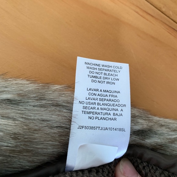 🌈Joseph A. Faux Fur Vest - Picture 4 of 4